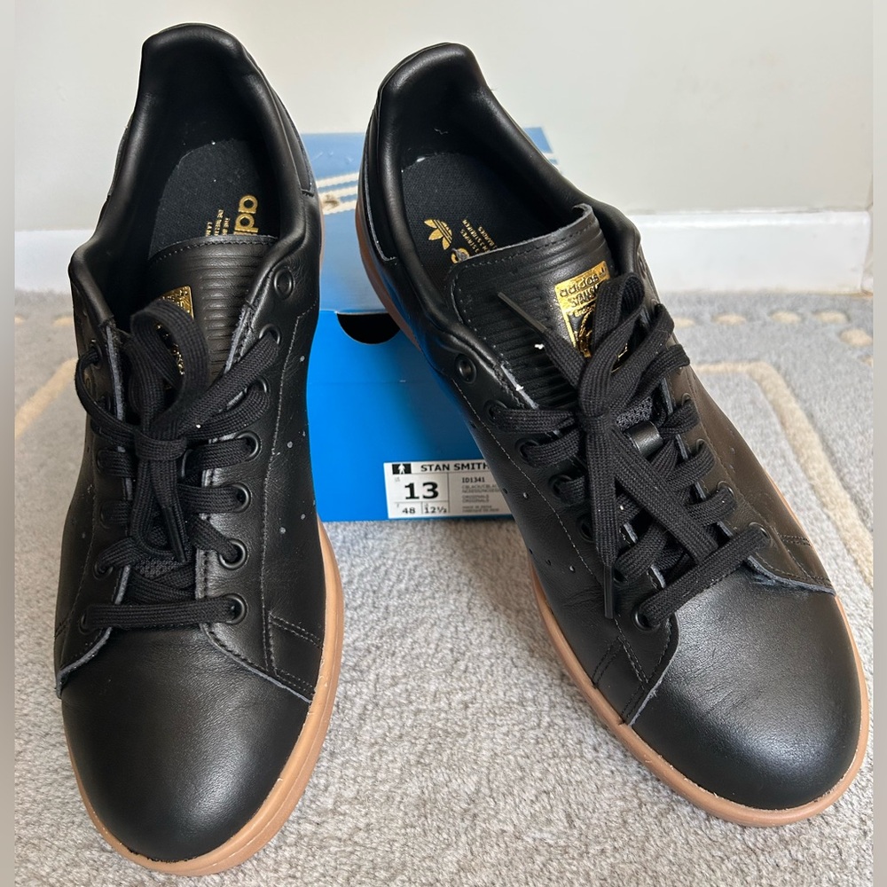 NWB Adidas Men's Black w/ Gum Soles Stan Smith Shoes